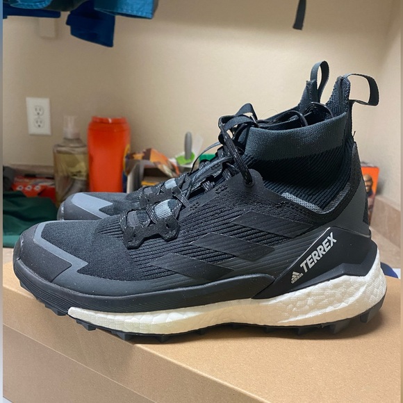 Adidas Free Hikers/ size 8 women’s/ black & white - Picture 2 of 4